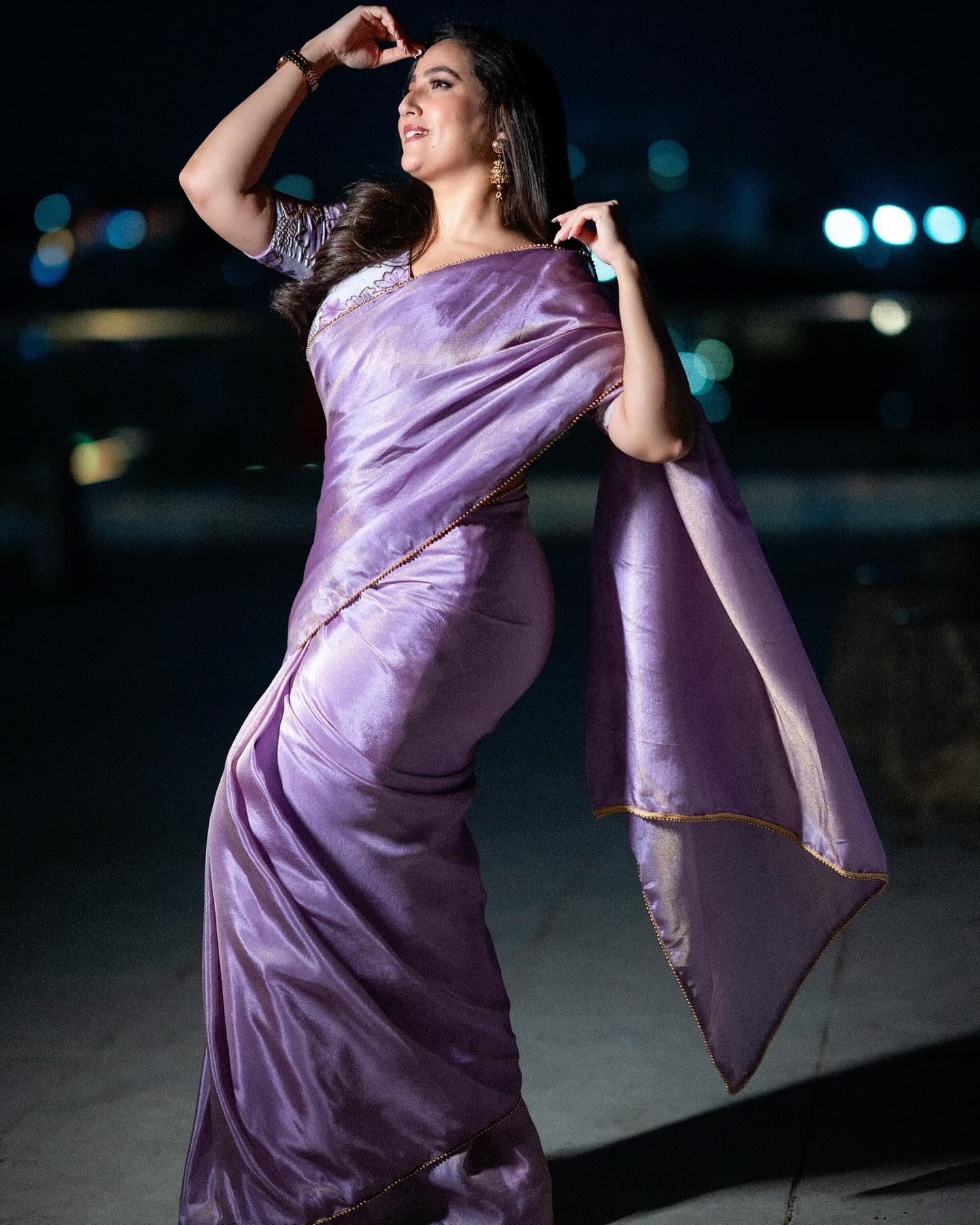 Indian TV Anchor Rampalli Manjusha Stills in Violet Saree